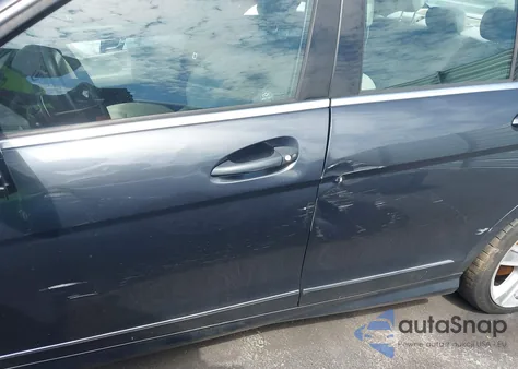 2011 Mercedes-Benz C 300 Luxury 4Matic/Sport 4Matic из США, поврежденный, VIN WDDGF8BB3BR166544